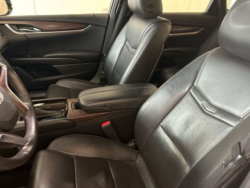 Used 2018 Cadillac XTS Luxury image 3