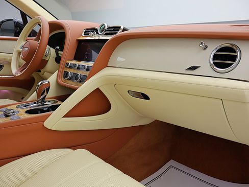 Certified 2023 Bentley Bentayga AWD/4WD image 50