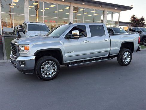 Used 2019 GMC Sierra 2500 SLT w/ Duramax Plus Package image 9