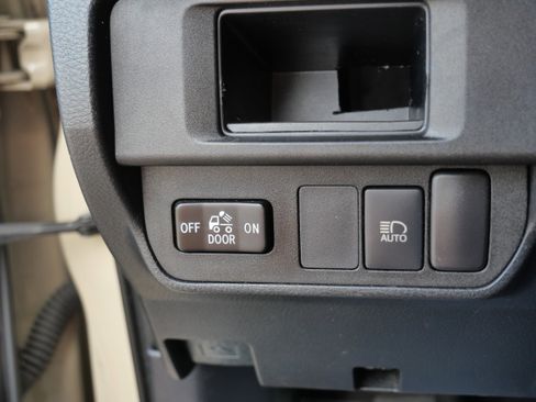 Certified 2019 Toyota Tacoma SR5 AWD/4WD image 28