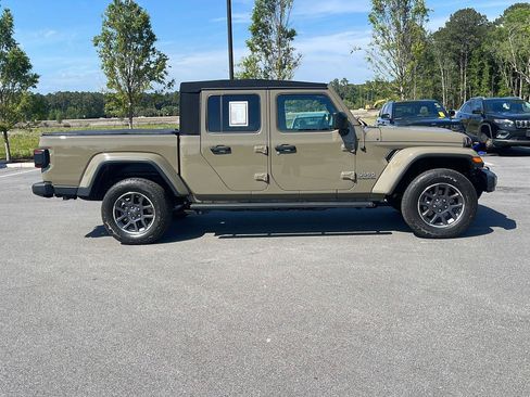 Used 2020 Jeep Gladiator Overland AWD/4WD image 8