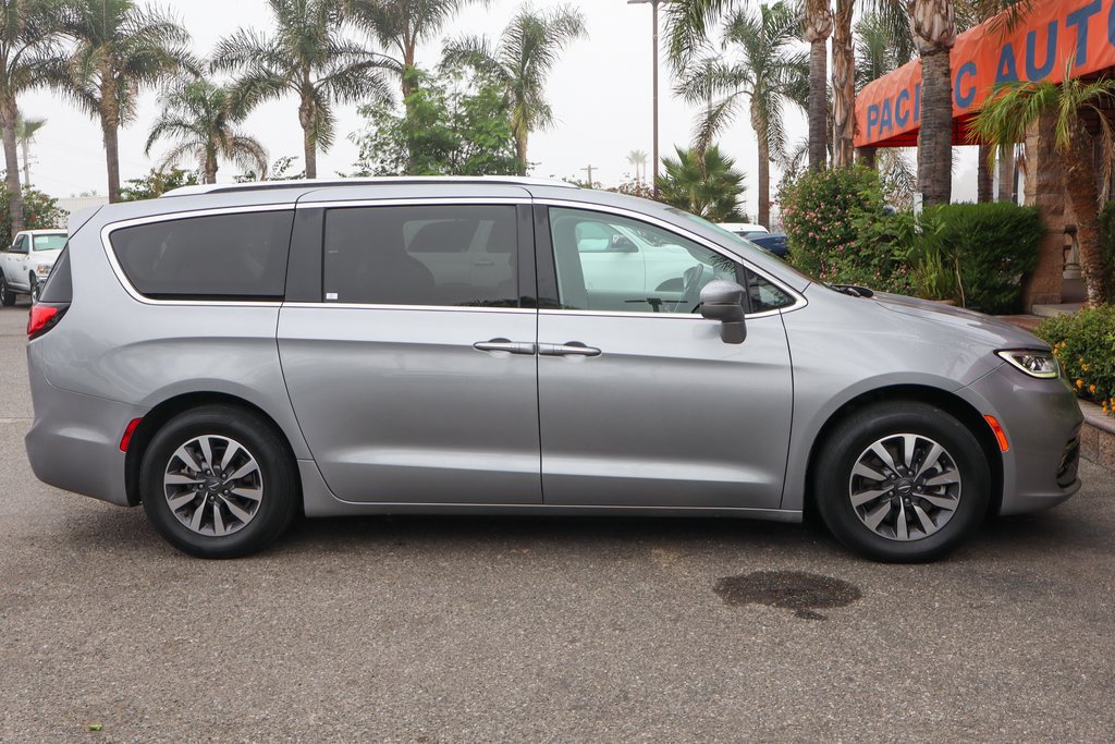 Used 2021 Chrysler Pacifica Touring-L FWD image 10