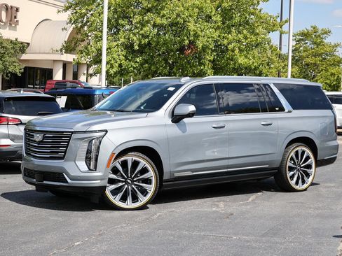 Used 2025 Cadillac Escalade ESV Premium Luxury Platinum AWD/4WD image 27
