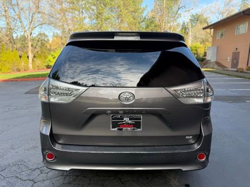 Used 2015 Toyota Sienna SE w/ SE Preferred Package image 6