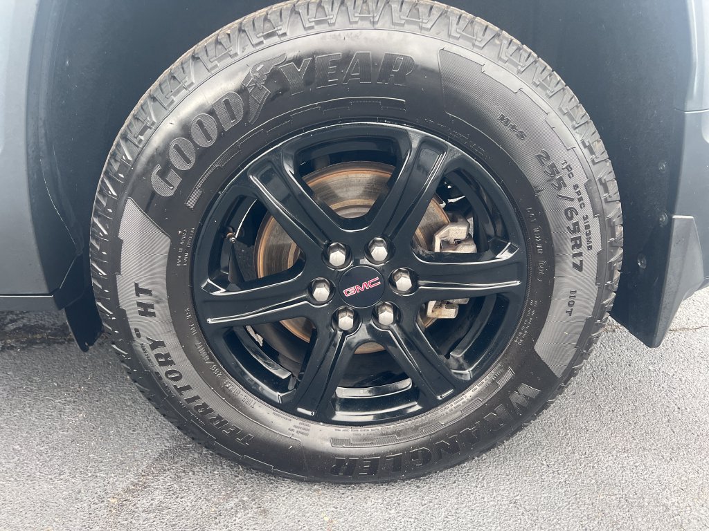 Used 2021 GMC Acadia AT4 w/ Technology Package AWD/4WD image 9