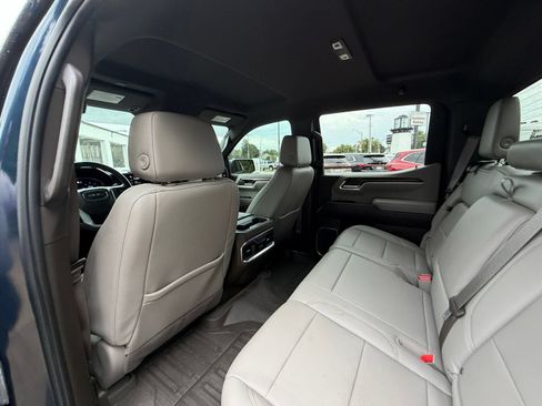 Used 2022 GMC Sierra 1500 SLT w/ SLT Premium Package AWD/4WD image 24