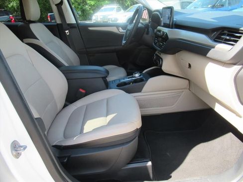 Used 2022 Ford Escape SEL w/ Technology Package FWD image 10