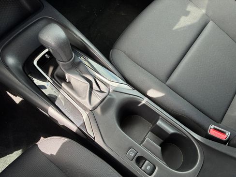 Used 2025 Toyota Corolla LE image 39