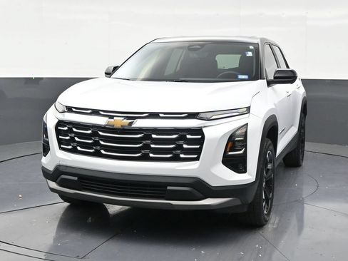 Used 2025 Chevrolet Equinox LT w/ Safety and Technology Package FWD image 8