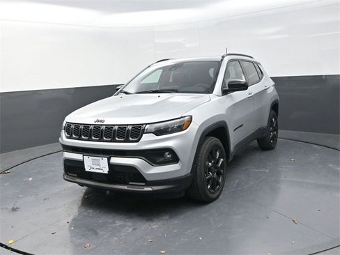 New 2026 Jeep Compass Latitude image 3
