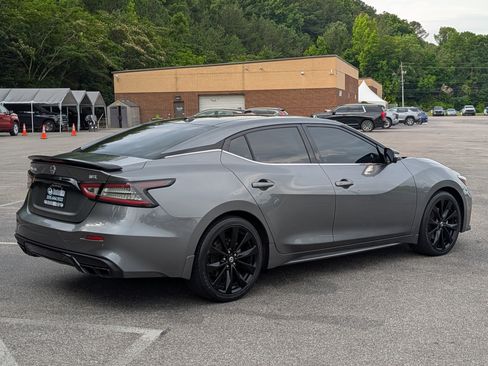 Used 2022 Nissan Maxima SR w/ Sport Mat Group FWD image 9