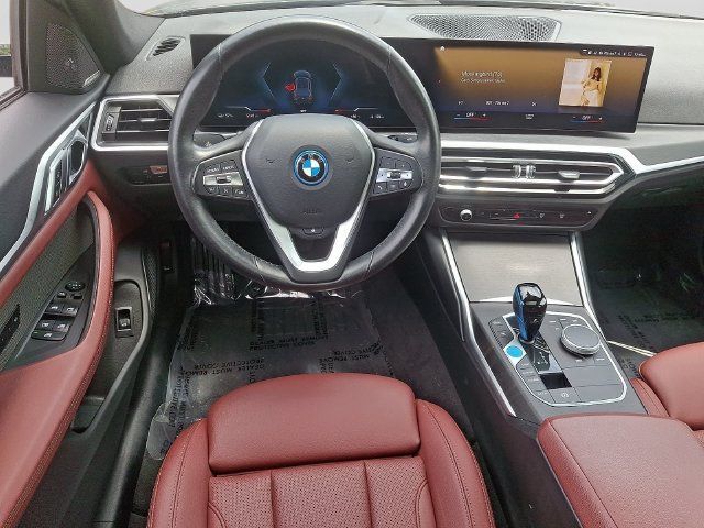 Used 2023 BMW i4 eDrive40 w/ Premium Package RWD image 11