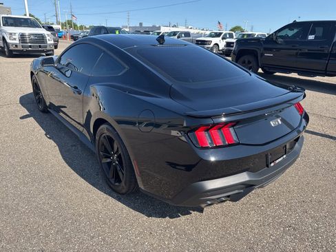 Used 2025 Ford Mustang GT RWD image 12