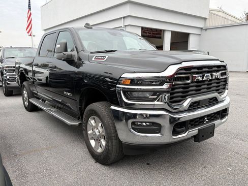 Used 2025 RAM 2500 Big Horn AWD/4WD image 3