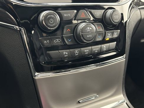 Used 2020 Jeep Grand Cherokee Overland image 20