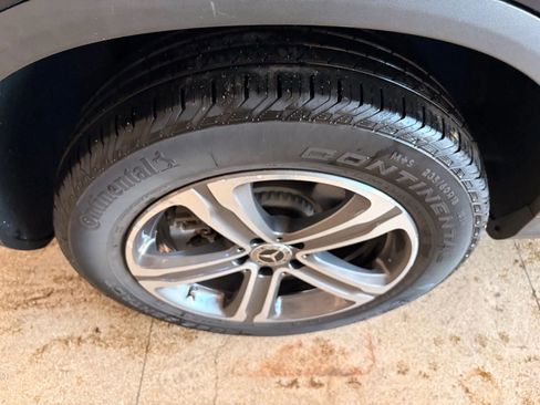 Used 2019 Mercedes-Benz GLC 300 GLC 300 4MATIC Sport Utility 4 image 43