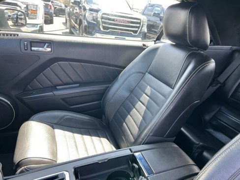 Used 2010 Ford Mustang GT Premium image 8