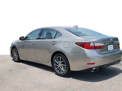 Used 2016 Lexus ES 350 w/ Luxury Package w/Wood Trim FWD image 4