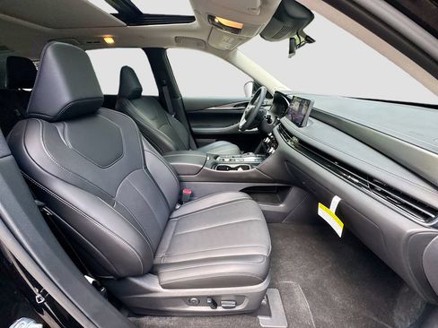 Certified 2026 INFINITI QX60 Luxe w/ Cargo Package FWD image 32