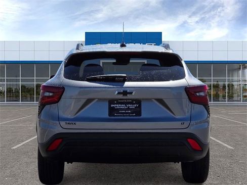 New 2026 Chevrolet Trax LT w/ Midnight Edition image 5