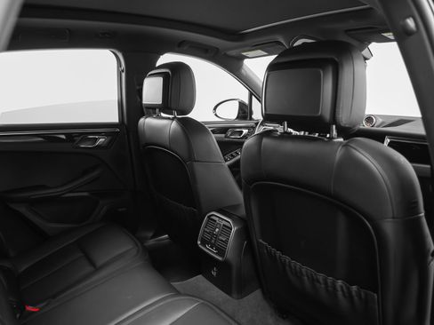 Certified 2021 Porsche Macan AWD/4WD image 23