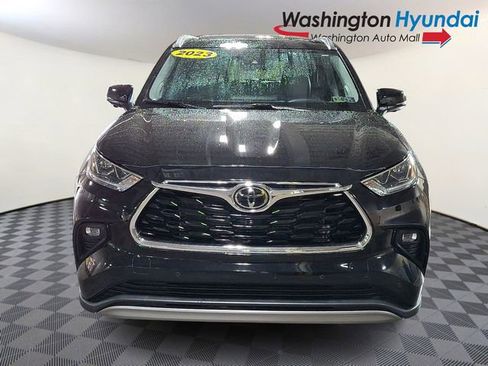 Used 2023 Toyota Highlander Platinum image 2