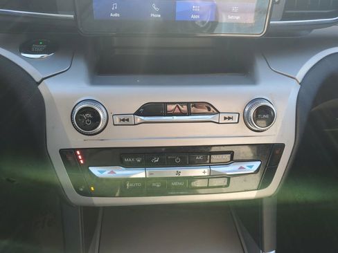 Used 2021 Ford Explorer XLT w/ Equipment Group 202A image 16