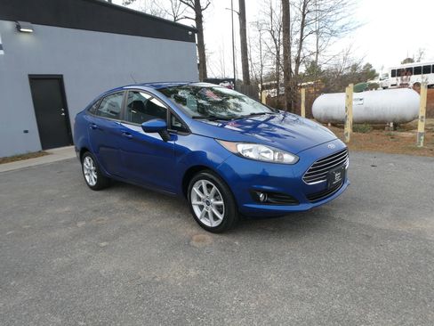 Used 2019 Ford Fiesta SE w/ Equipment Group 201A image 3