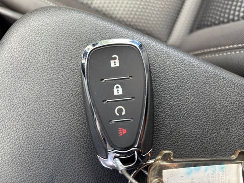 Used 2025 Chevrolet Trax LT FWD image 23