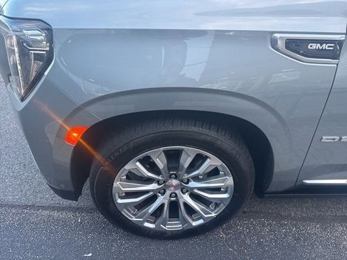 Used 2024 GMC Yukon XL Denali w/ Denali Reserve Package image 4