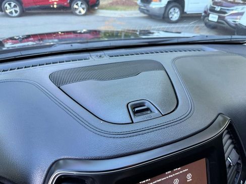 Used 2020 Jeep Cherokee Latitude Plus FWD image 41