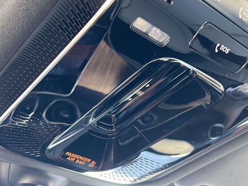 Used 2025 Mercedes-Benz GLC 300 4MATIC image 10