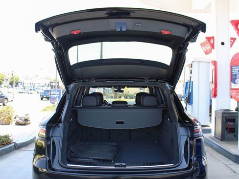 Used 2023 Porsche Cayenne Platinum Edition image 25