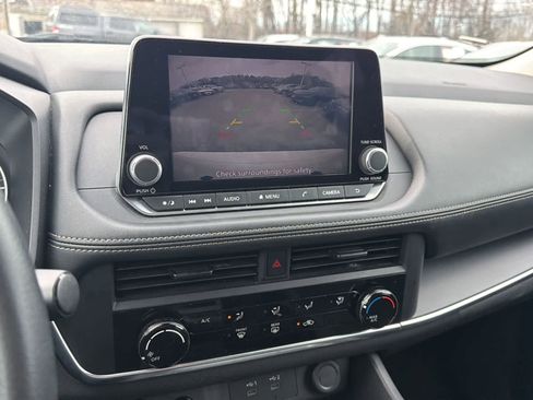 Used 2024 Nissan Rogue S image 17