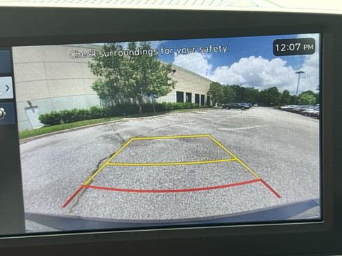 Used 2025 Hyundai Elantra Sport image 27