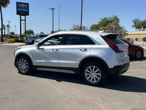Used 2022 Cadillac XT4 Premium Luxury w/ Safety Alert Package AWD/4WD image 3