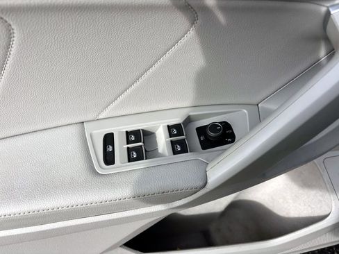 Used 2022 Volkswagen Tiguan SE R-Line image 13