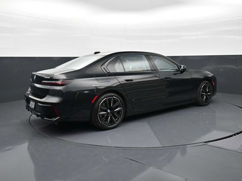 Used 2025 BMW 750e xDrive image 5