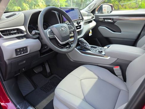 New 2026 Toyota Highlander Limited AWD/4WD image 27