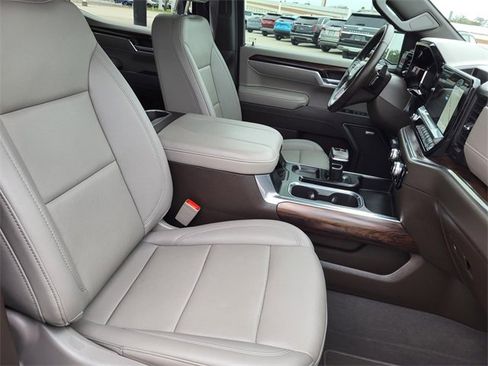 Used 2025 GMC Sierra 1500 SLT w/ SLT Convenience Package image 22