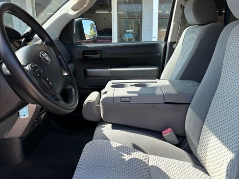 Used 2013 Toyota Tundra 4x4 Double Cab w/ Tow Pkg image 9