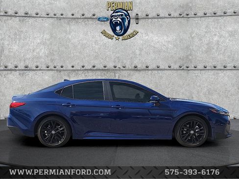 Used 2025 Toyota Camry SE image 5