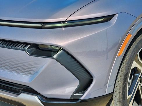 New 2026 Chevrolet Equinox EV LT w/ Convenience Package II FWD image 9
