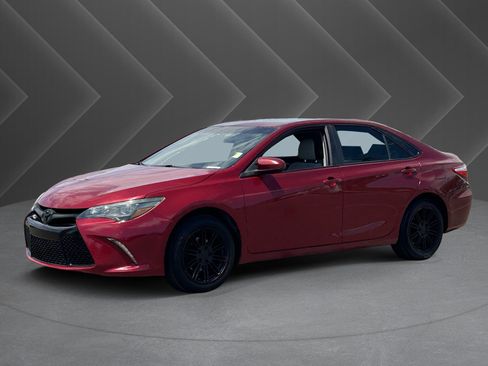 Used 2015 Toyota Camry XSE FWD image 33