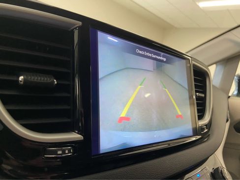 Used 2024 Chrysler Pacifica Touring-L FWD image 33