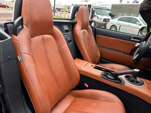 Used 2006 MAZDA MX-5 Miata Grand Touring w/ Premium Pkg image 27