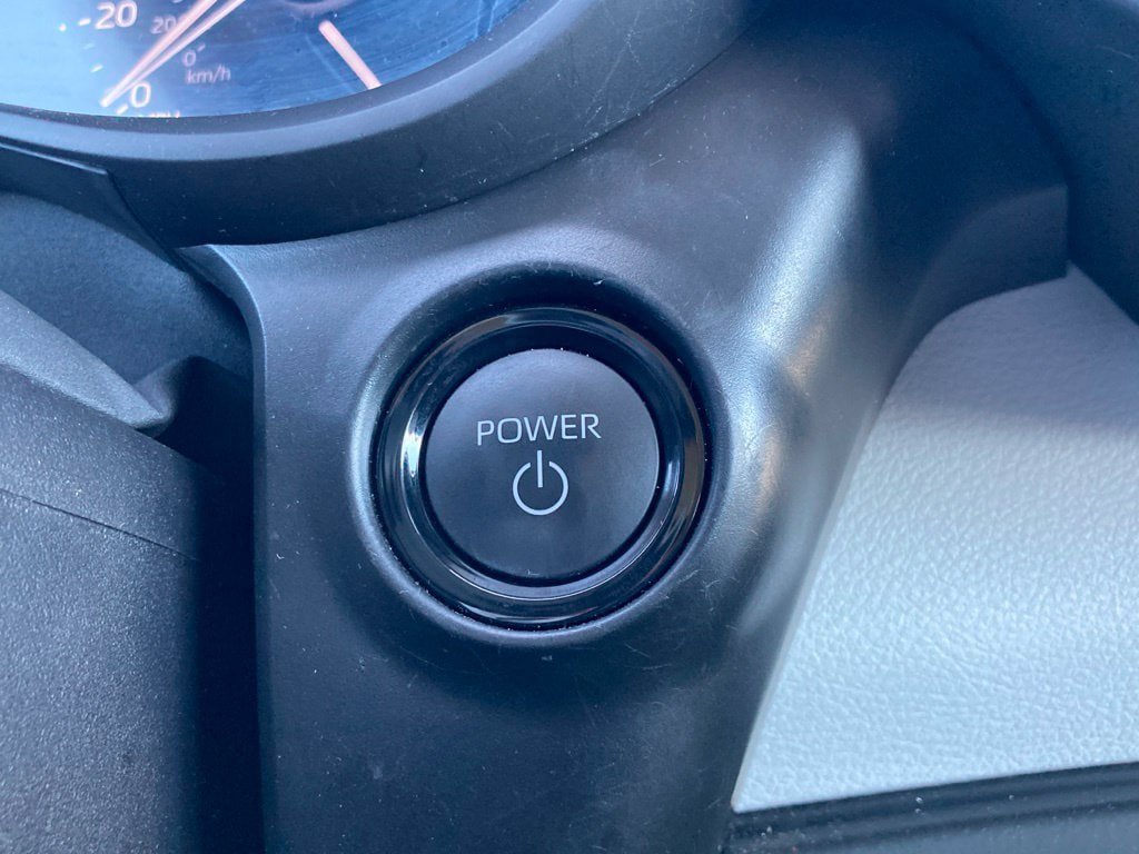 Used 2025 Toyota Sienna LE FWD image 18