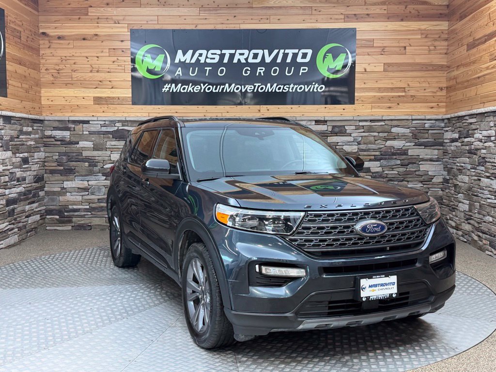 Used 2022 Ford Explorer XLT w/ Equipment Group 202A AWD/4WD image 2