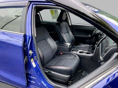 Used 2015 Toyota Camry SE FWD image 9