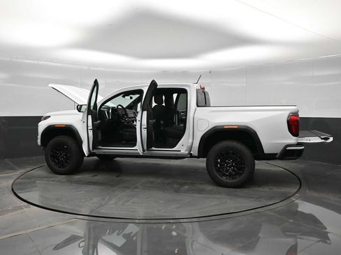 New 2026 GMC Canyon Elevation image 40